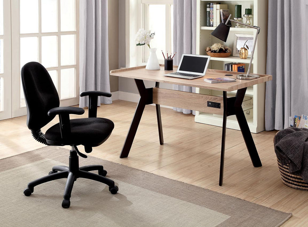 Chinook Workspace with a Desk